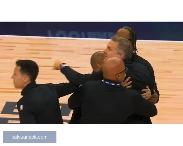 基德因不满判罚与裁判争执本赛季第二次被驱逐出场